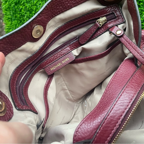 MICHAEL KORS AUTHENTIC GENUINE PEBBLED LEATHER DEEP PURPLE GOLD TONE TONE TRIM - Picture 8 of 16